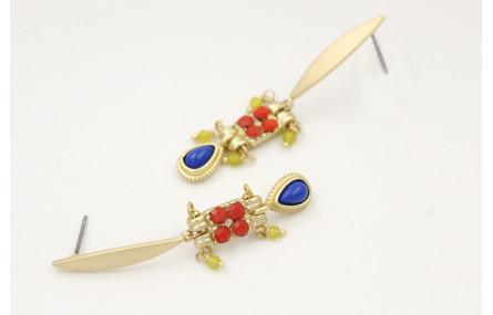 Pendientes perno lamina ovalada oro mate con entre