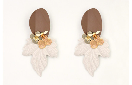 Pendientes perno ovalo doblado marrón con colgante