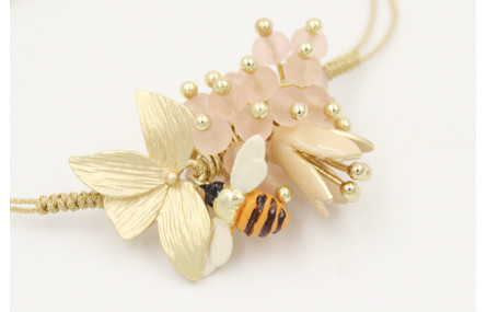 Pulsera nudo serpiente oro pálido con centro hoja 