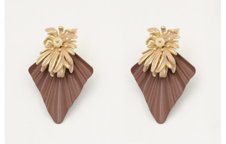 Pendientes perno nenufar visón con triangulo esmal