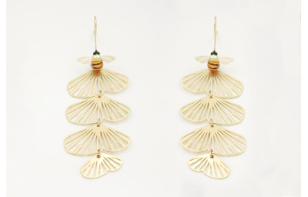 Pendientes perno de abeja pintada a mano con colga