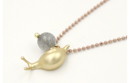 Solitario cadena de bolitas rosa nude con colgante