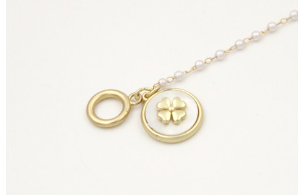 Pulsera cadena dorada con microperla y colgante di