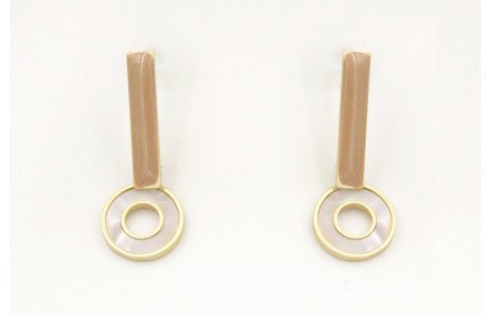 Pendientes perno listón esmaltado arena con colgan