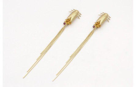 Pendientes perno cigarra oro mate con burruño boli