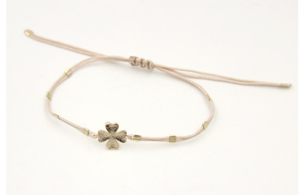 Pulsera hilo macramé rosa maquillaje con tubitos a