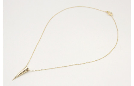 Solitario de cadena de acero inoxidable dorada con