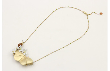 Collar cadena micro esmalte verde, centro mariposa