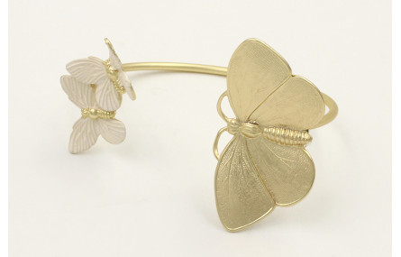 Pulsera rigida con mariposa grande dorada mate y 2
