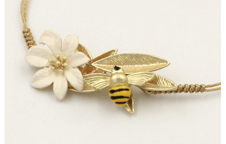 Pulsera hilo dorado palido con nudo serpiente, flo