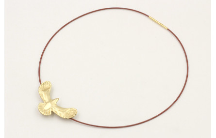 Collar acero espiral granate colgante aguila dorad