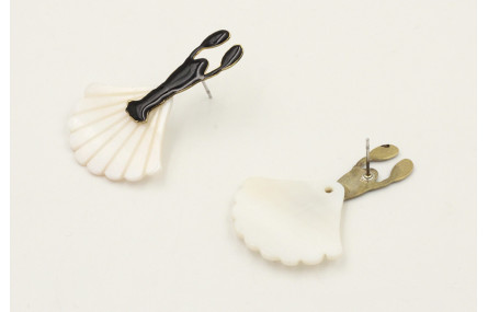 Pendientes perno langosta esmaltada negra colgante