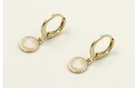 Pendientes cierre aro dorado con chapita corazón b