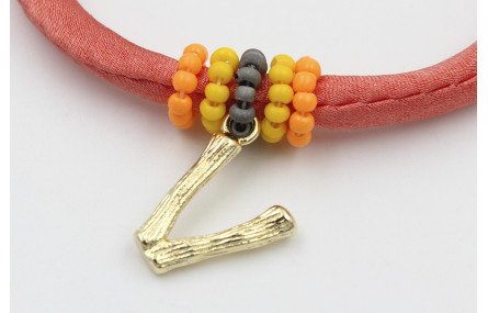 Pulsera seda salmón con aritos de abalorio naranja