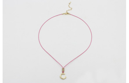 Collar hilo color rosa con nudo macramé dorado pal