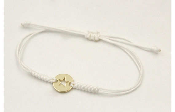 Pulsera hilo color crema con nudo serpiente y chap