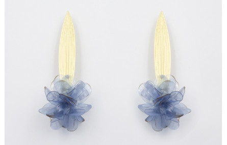 Pendientes hoja alargada dorada mate con flor lent