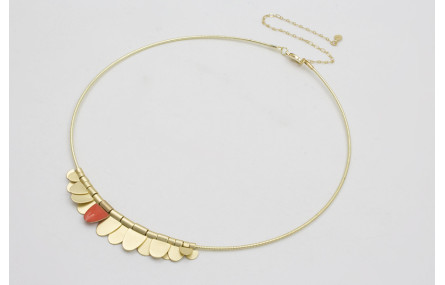 Collar rigido dorado con dagas doradas mates y ros