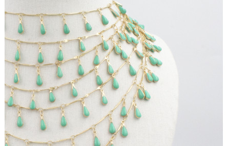 Collar varias tiras de cadena dorada mate y lagrim