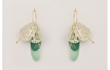 Pendientes aro mediano dorado mate con colgante al