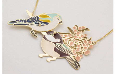 Collar cadena eslabón plana dorada mate con pájaro