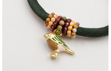 Pulsera de seda rellena color verde oscuro con ari