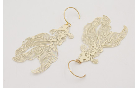 Pendientes perno semi circular con peces tropical