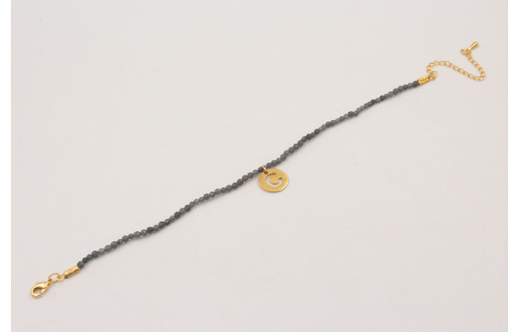 Pulsera semipreciosas grises con colgante inicial 