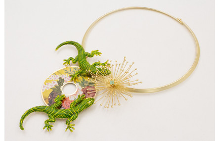 Collar rigido lámina dorado mate con largartos esm