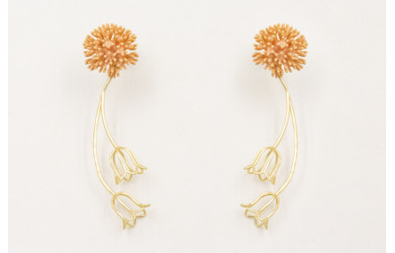 Pendiente perno nenufar esmaltado en rosa melocotó