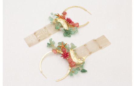 Pendientes aro plano dorado mate con ramas de chip