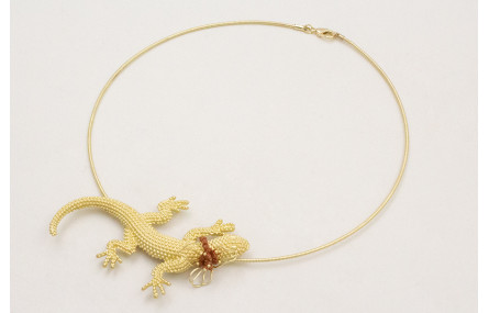Collar hilo flexible dorado mate con lagarto grand