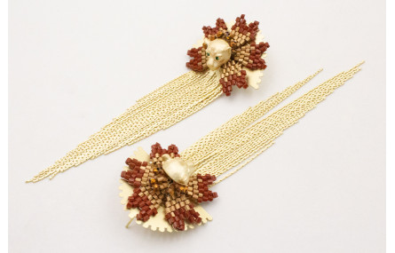 Pendientes perno semicirculo dentado con flor miyu