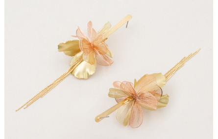 Pendientes perni lámina satinada con flores metali