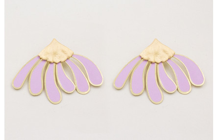 Pendientes perno triangular dorado mate con pétalo