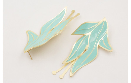 Pendientes flor plana esmaltada turquesa con pisti