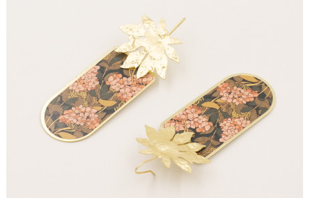 Pendientes perno hoja 9 puntas dorada mate con pie