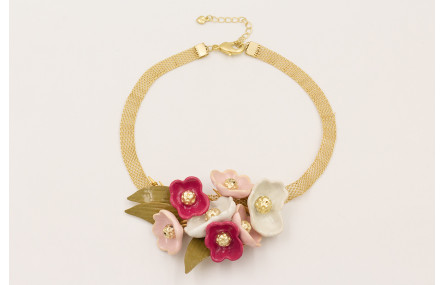 Collar cadena tira dorada mate con flores acampana