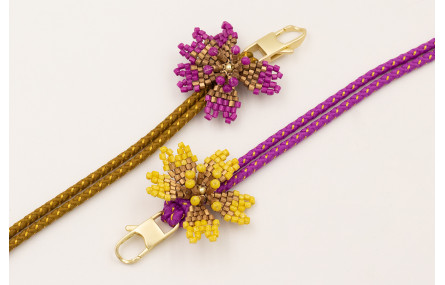 Pulsera cordón morado con hilo dorado con flor miy