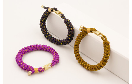 Pulsera cordón azul petróleo con hilo dorado nudo 