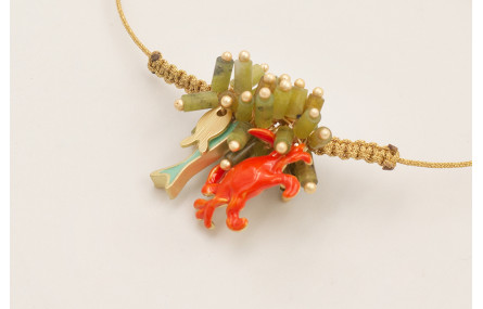 Pulsera hilo dorado nudo macrame con centro de bur