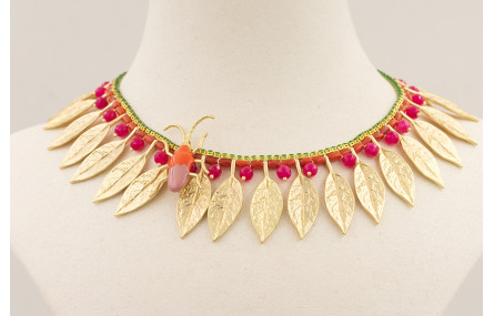 Collar hojas doradas mate, cadena strass verde, tu