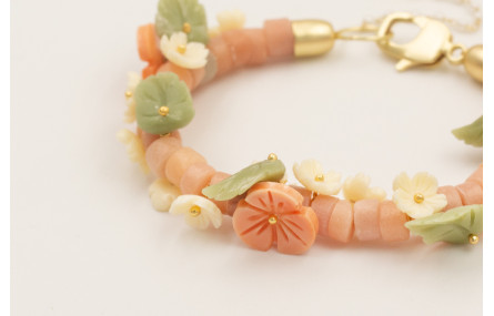 Pulsera discos piedra rosada con flores y hojas de