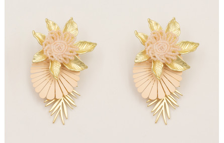 Pendientes rama dorada mate con pendientes pétalos