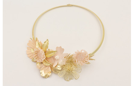 Collar rigido con rama dorada mate con pendientes 