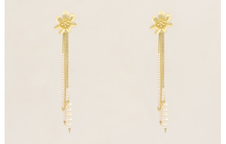 Pendientes perno flor dorada mate con fleco cadena