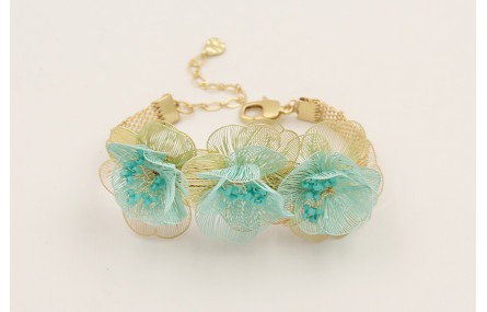 Pulsera cadena malla dorada mate con flores moldea