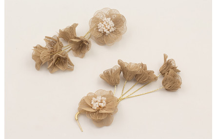 Pendientes semi ovalado con brillos, flores moldea