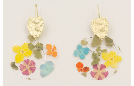 Pendiente hoja ovalada dorada mte con disco lentej