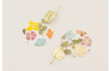 Pendiente hoja ovalada dorada mte con disco lentej